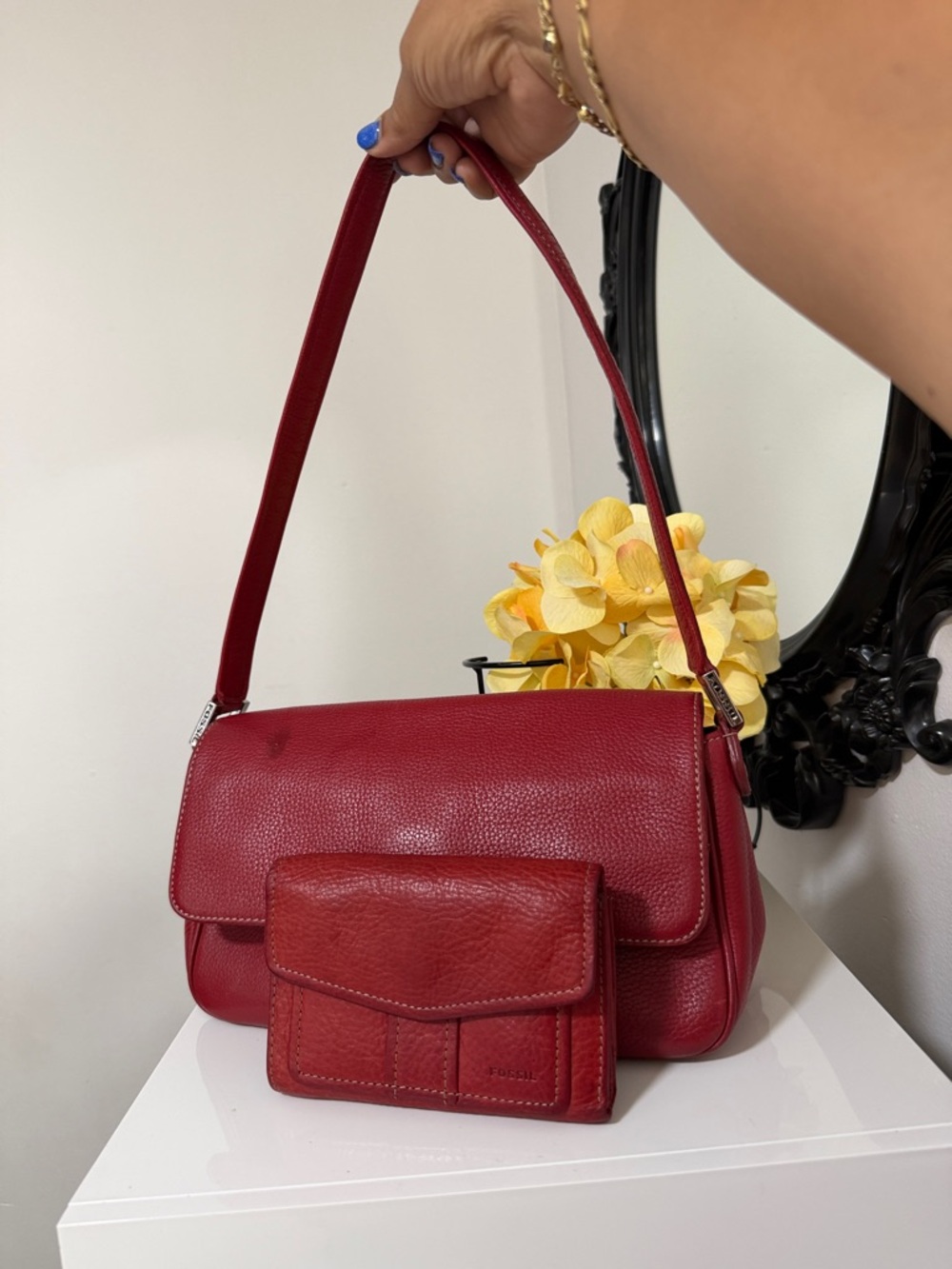 Fossil Red Pebbled Leather Shoulder Bag with Front Pocket 💃🏼💋